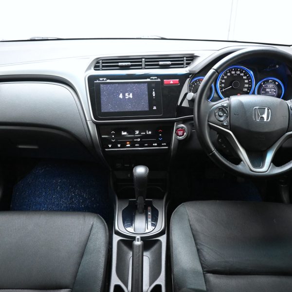 Honda City 1.5 V AT (2015) - Image 12