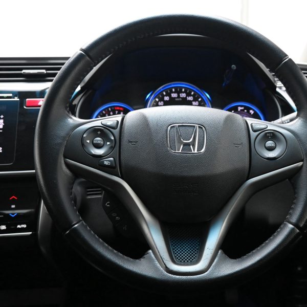 Honda City 1.5 V AT (2015) - Image 4