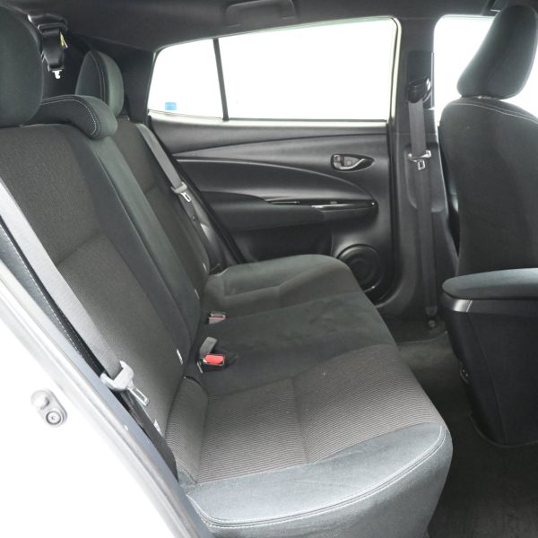 Toyota Yaris 1.5 E AT (2023) - Image 13