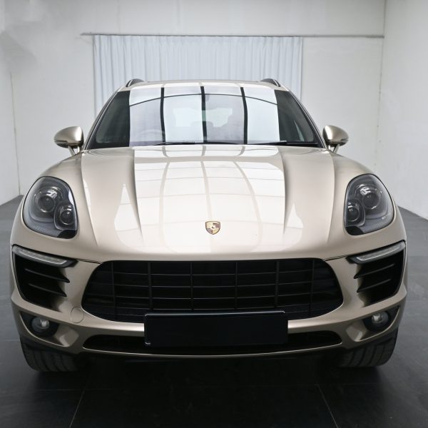 Porsche Macan 2.0-litre I4 turbo AT (2016) - Image 2