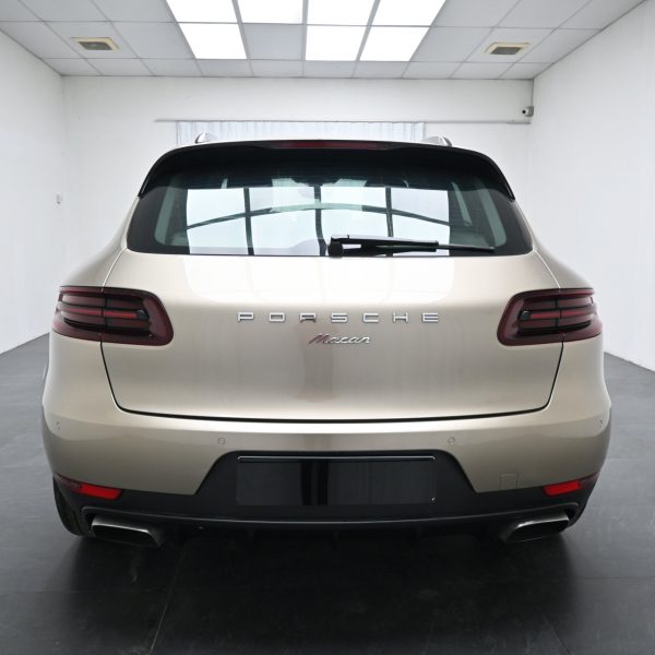 Porsche Macan 2.0-litre I4 turbo AT (2016) - Image 14