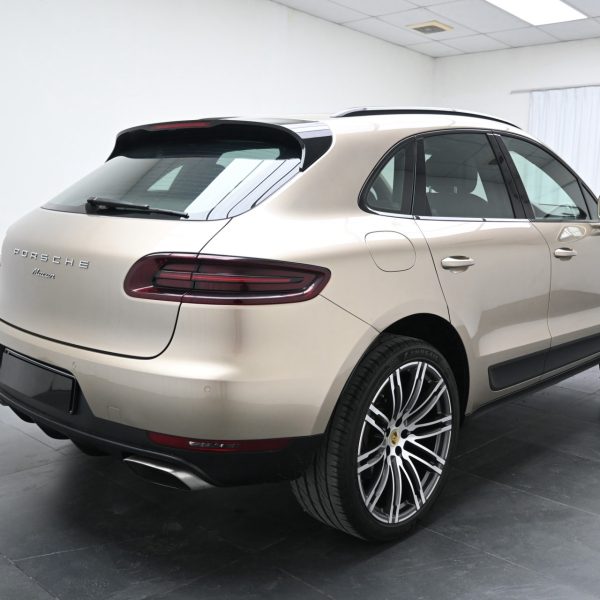 Porsche Macan 2.0-litre I4 turbo AT (2016) - Image 15