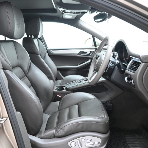 Porsche Macan 2.0-litre I4 turbo AT (2016) - Image 17