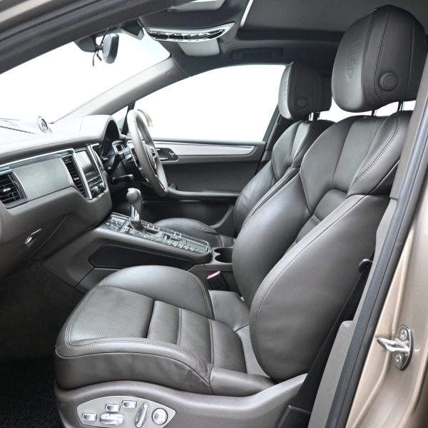 Porsche Macan 2.0-litre I4 turbo AT (2016) - Image 19