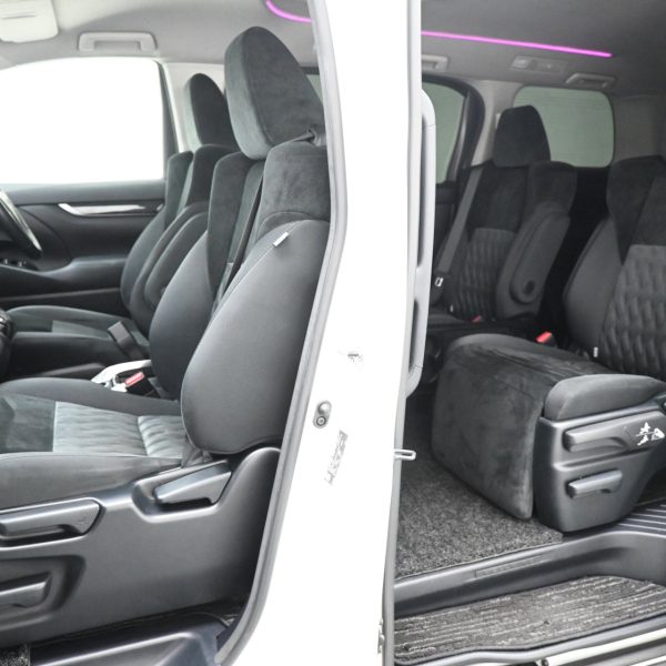 Toyota Vellfire 2.5 Auto AT (2019) - Image 11