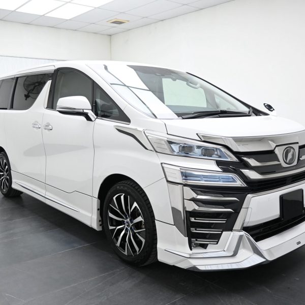 Toyota Vellfire 2.5 Auto AT (2019) - Image 3
