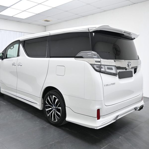 Toyota Vellfire 2.5 Auto AT (2019) - Image 4