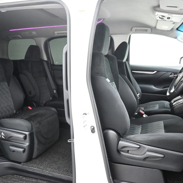 Toyota Vellfire 2.5 Auto AT (2019) - Image 10