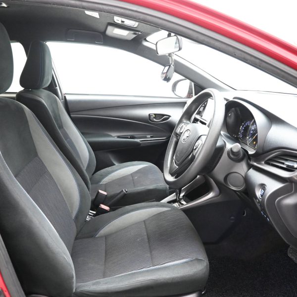 Toyota Yaris 1.5 E AT (2021) - Image 10