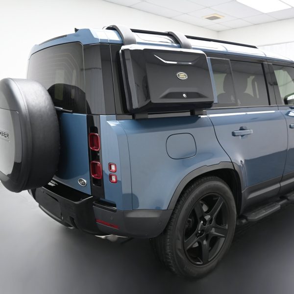 Land Rover Defender SE MHEV (A) AT (2020) - Image 14
