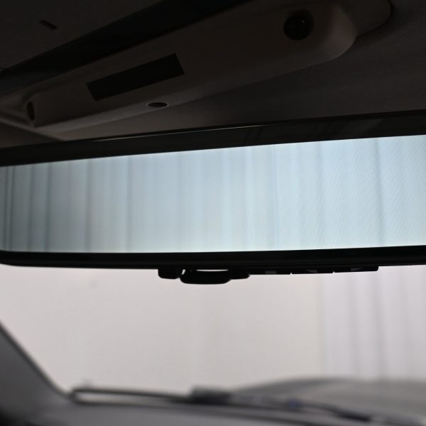 Land Rover Defender SE MHEV (A) AT (2020) - Image 7