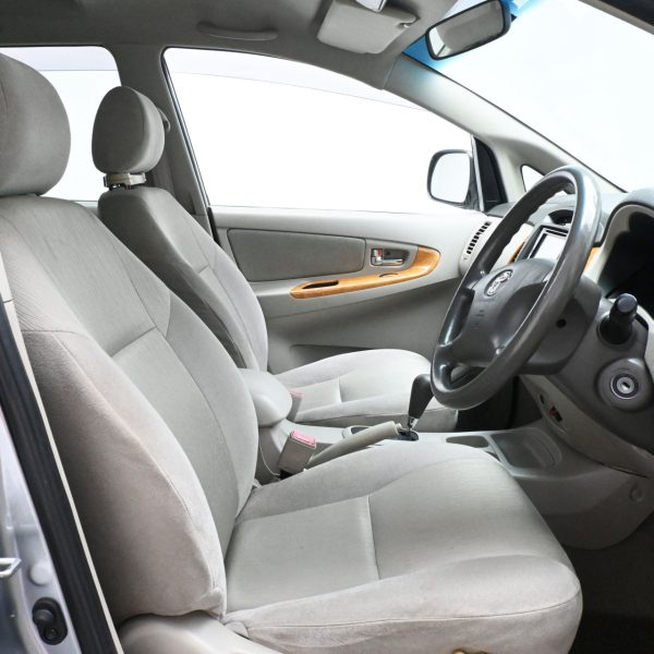 Toyota Innova N40 Wagon 5dr G 8st Auto-Gate Shift 4sp RWD 2.0i AT (2010) - Image 11
