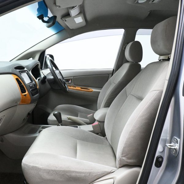 Toyota Innova N40 Wagon 5dr G 8st Auto-Gate Shift 4sp RWD 2.0i AT (2010) - Image 12
