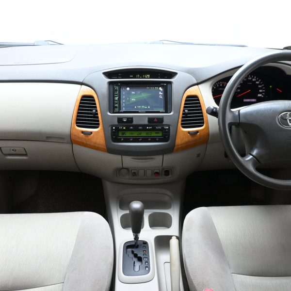 Toyota Innova N40 Wagon 5dr G 8st Auto-Gate Shift 4sp RWD 2.0i AT (2010) - Image 10