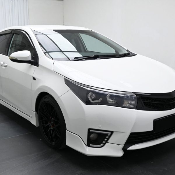 Toyota Corolla Altis E170 Sedan 4dr V CVT 7sp FWD 2.0i AT (2014) - Image 3