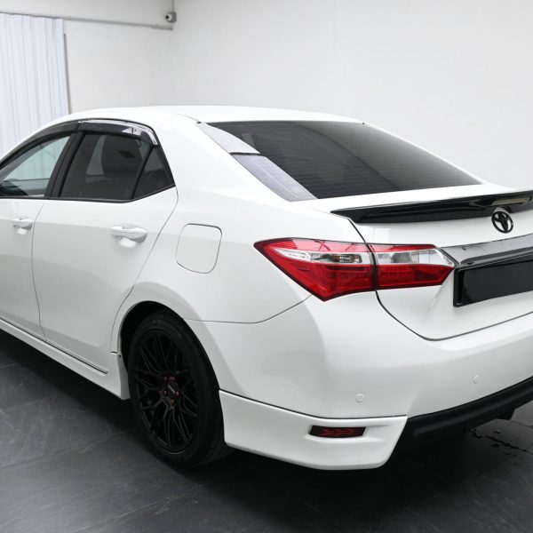 Toyota Corolla Altis E170 Sedan 4dr V CVT 7sp FWD 2.0i AT (2014) - Image 6