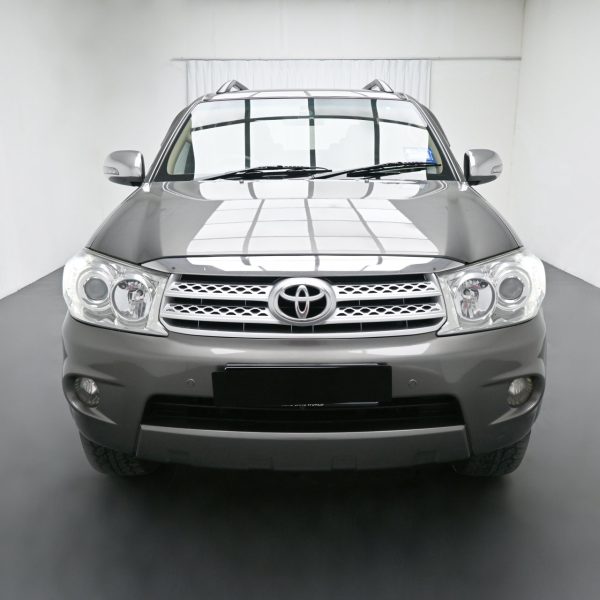 Toyota Fortuner N50 Wagon 5dr V 7st Auto-Gate Shift 4sp 4WD 2.7i AT (2009) - Image 2
