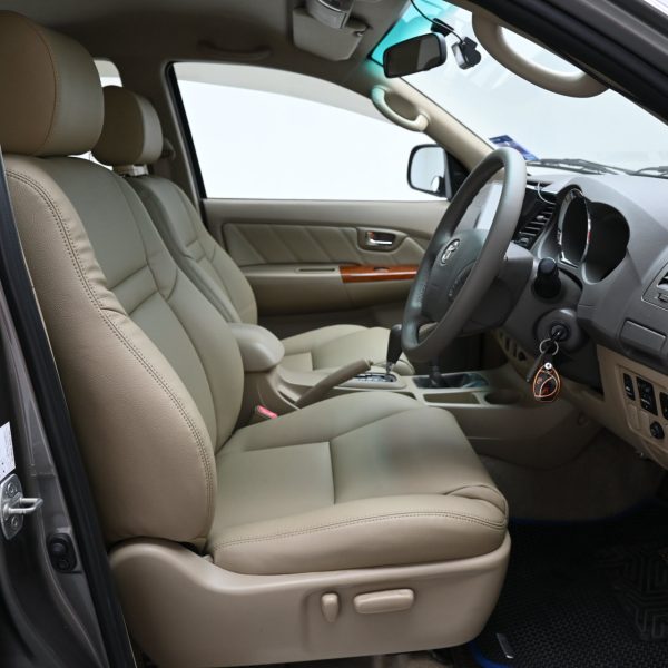 Toyota Fortuner N50 Wagon 5dr V 7st Auto-Gate Shift 4sp 4WD 2.7i AT (2009) - Image 11
