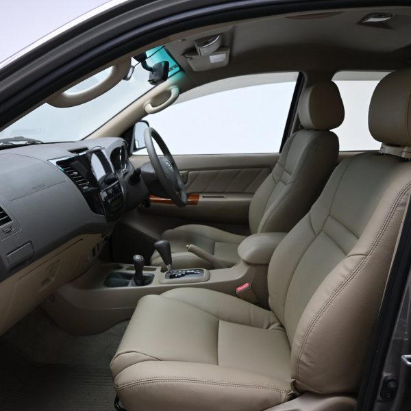 Toyota Fortuner N50 Wagon 5dr V 7st Auto-Gate Shift 4sp 4WD 2.7i AT (2009) - Image 12
