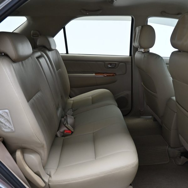 Toyota Fortuner N50 Wagon 5dr V 7st Auto-Gate Shift 4sp 4WD 2.7i AT (2009) - Image 13