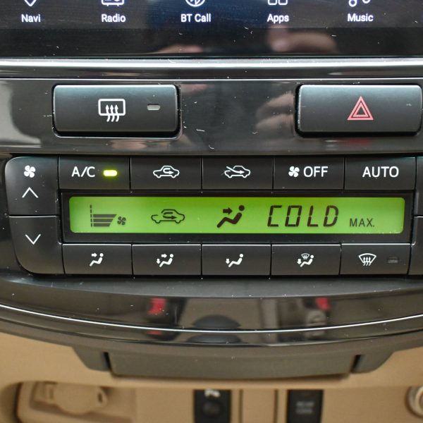 Toyota Fortuner N50 Wagon 5dr V 7st Auto-Gate Shift 4sp 4WD 2.7i AT (2009) - Image 17