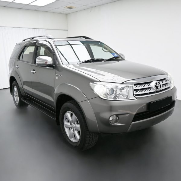 Toyota Fortuner N50 Wagon 5dr V 7st Auto-Gate Shift 4sp 4WD 2.7i AT (2009) - Image 3