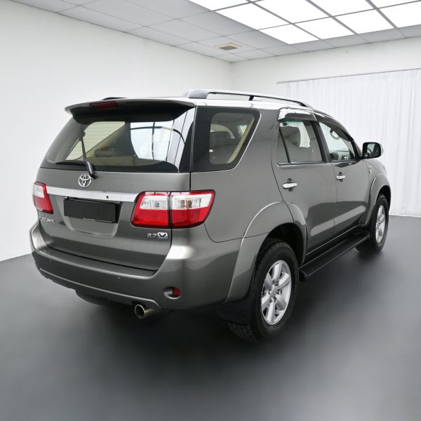 Toyota Fortuner N50 Wagon 5dr V 7st Auto-Gate Shift 4sp 4WD 2.7i AT (2009) - Image 9
