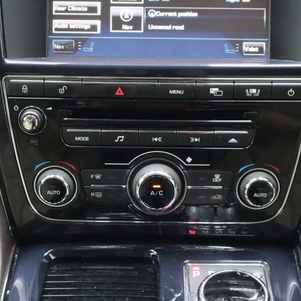 Jaguar XJ PORTFOLIO 5.0 V8 LWB (A) AT (2010) - Image 14