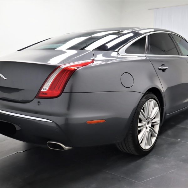 Jaguar XJ PORTFOLIO 5.0 V8 LWB (A) AT (2010) - Image 6