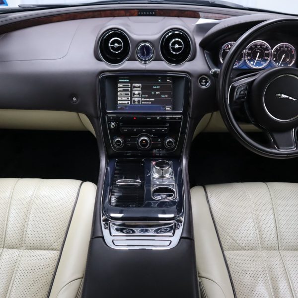 Jaguar XJ PORTFOLIO 5.0 V8 LWB (A) AT (2010) - Image 8