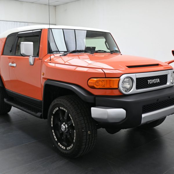 Toyota FJ Cruiser GSJ15W Wagon 5dr Auto 5sp 4WD 4.0i [IMP] AT (2013) - Image 3