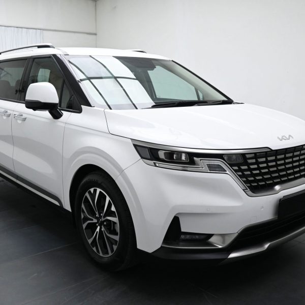 Kia Grand Carnival 2.2 Mid AT (2021) - Image 3