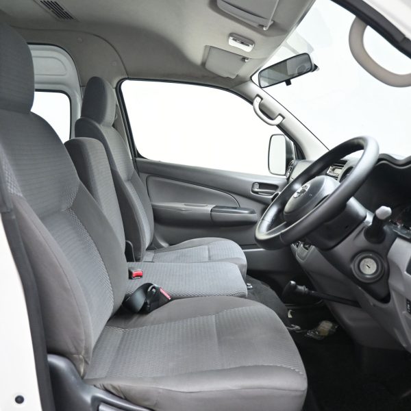 Nissan NV350 Urvan Van 4dr High Roof 14st Man 5sp RWD 2.5DDiT MT (2017) - Image 8