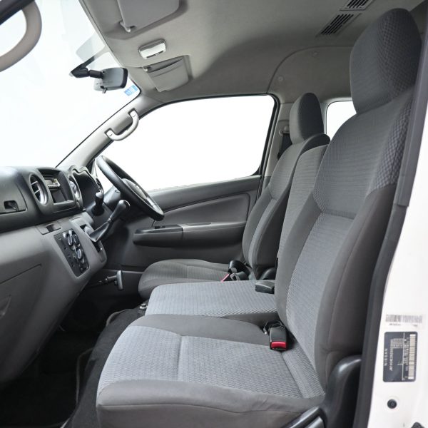 Nissan NV350 Urvan Van 4dr High Roof 14st Man 5sp RWD 2.5DDiT MT (2017) - Image 9