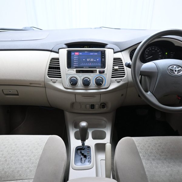 Toyota Innova N40 Wagon 5dr E 8st Auto-Gate Shift 4sp RWD 2.0i AT (2016) - Image 10
