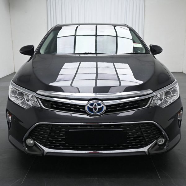 Toyota Camry 2.5 Hybrid Luxury AT (2017) - Image 2