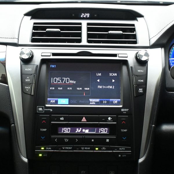 Toyota Camry 2.5 Hybrid Luxury AT (2017) - Image 14