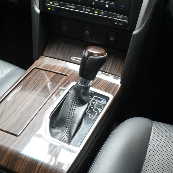 Toyota Camry 2.5 Hybrid Luxury AT (2017) - Image 15