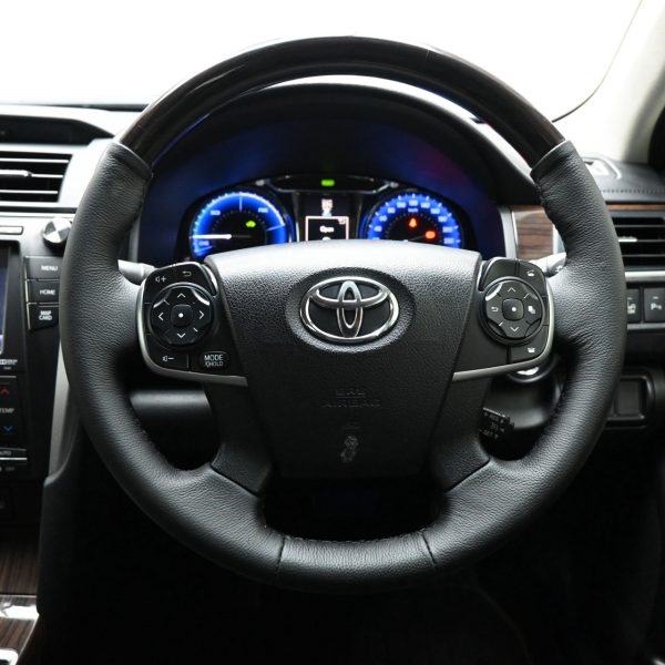 Toyota Camry 2.5 Hybrid Luxury AT (2017) - Image 16