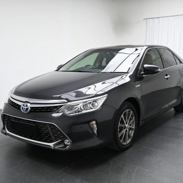 Toyota Camry 2.5 Hybrid Luxury AT (2017) - Image 18