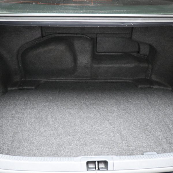Toyota Camry 2.5 Hybrid Luxury AT (2017) - Image 4