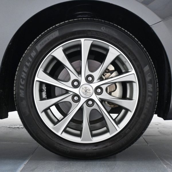 Toyota Camry 2.5 Hybrid Luxury AT (2017) - Image 5