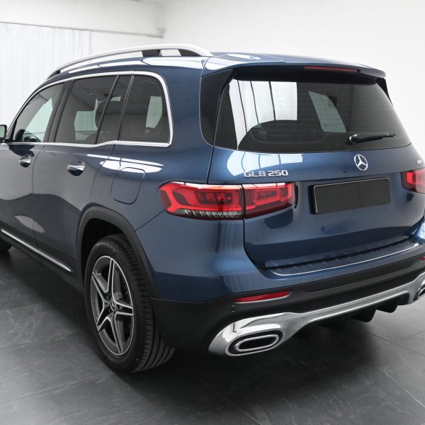 Mercedes-Benz GLB250 2.0 Auto AT (2021) - Image 11