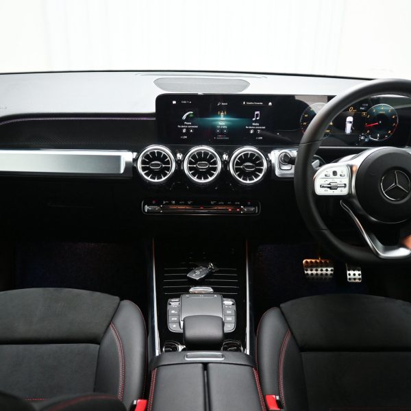 Mercedes-Benz GLB250 2.0 Auto AT (2021) - Image 14