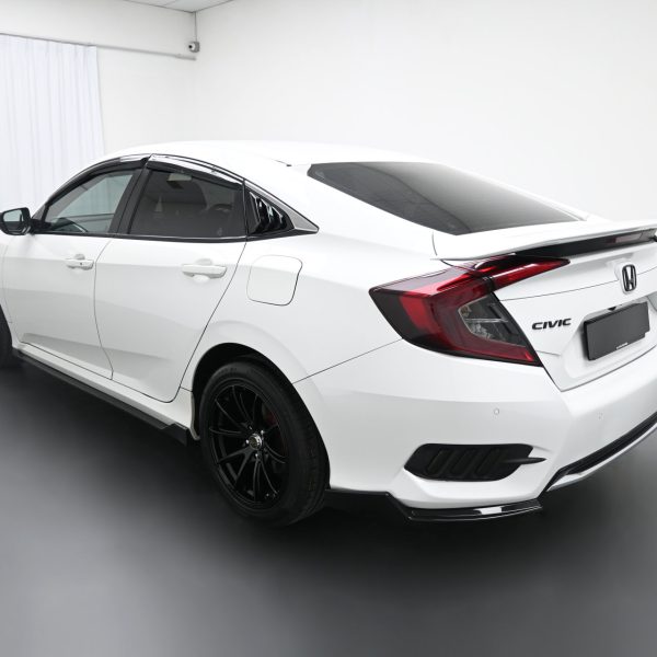 Honda Civic FC 1.8 S Auto AT (2022) - Image 9