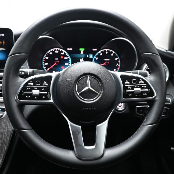 Mercedes-Benz C200 W205 Sedan 4dr Advantgarde 1.5DiT AT (2019) - Image 4