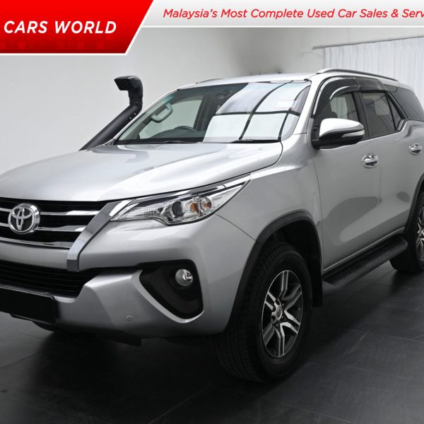Toyota Fortuner 2.4 4X4 AT (2016) - Image 1
