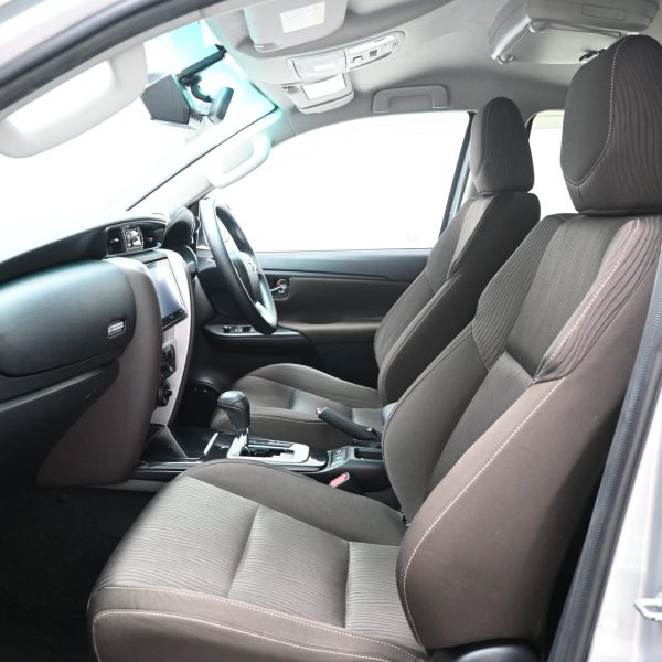 Toyota Fortuner 2.4 4X4 AT (2016) - Image 14