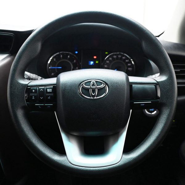 Toyota Fortuner 2.4 4X4 AT (2016) - Image 4