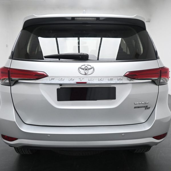 Toyota Fortuner 2.4 4X4 AT (2016) - Image 10